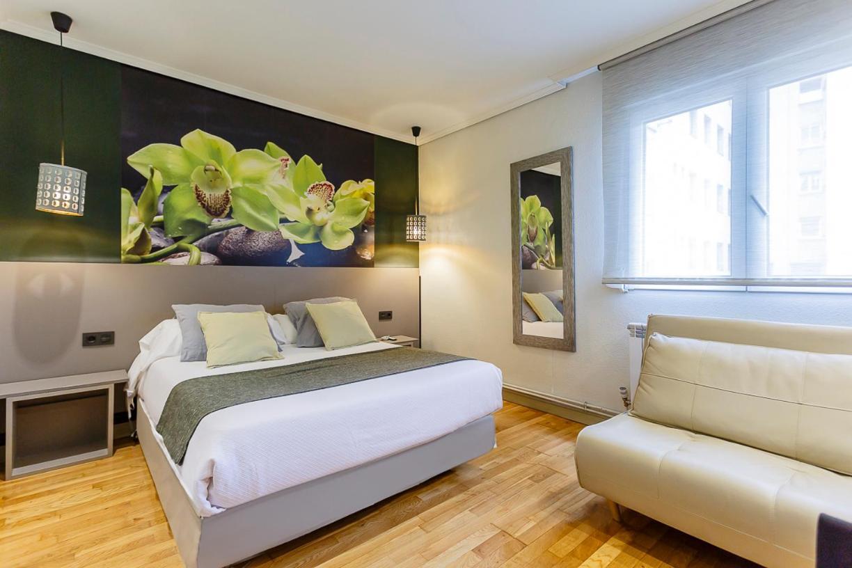 Hostal Rodas Pamplona Bagian luar foto
