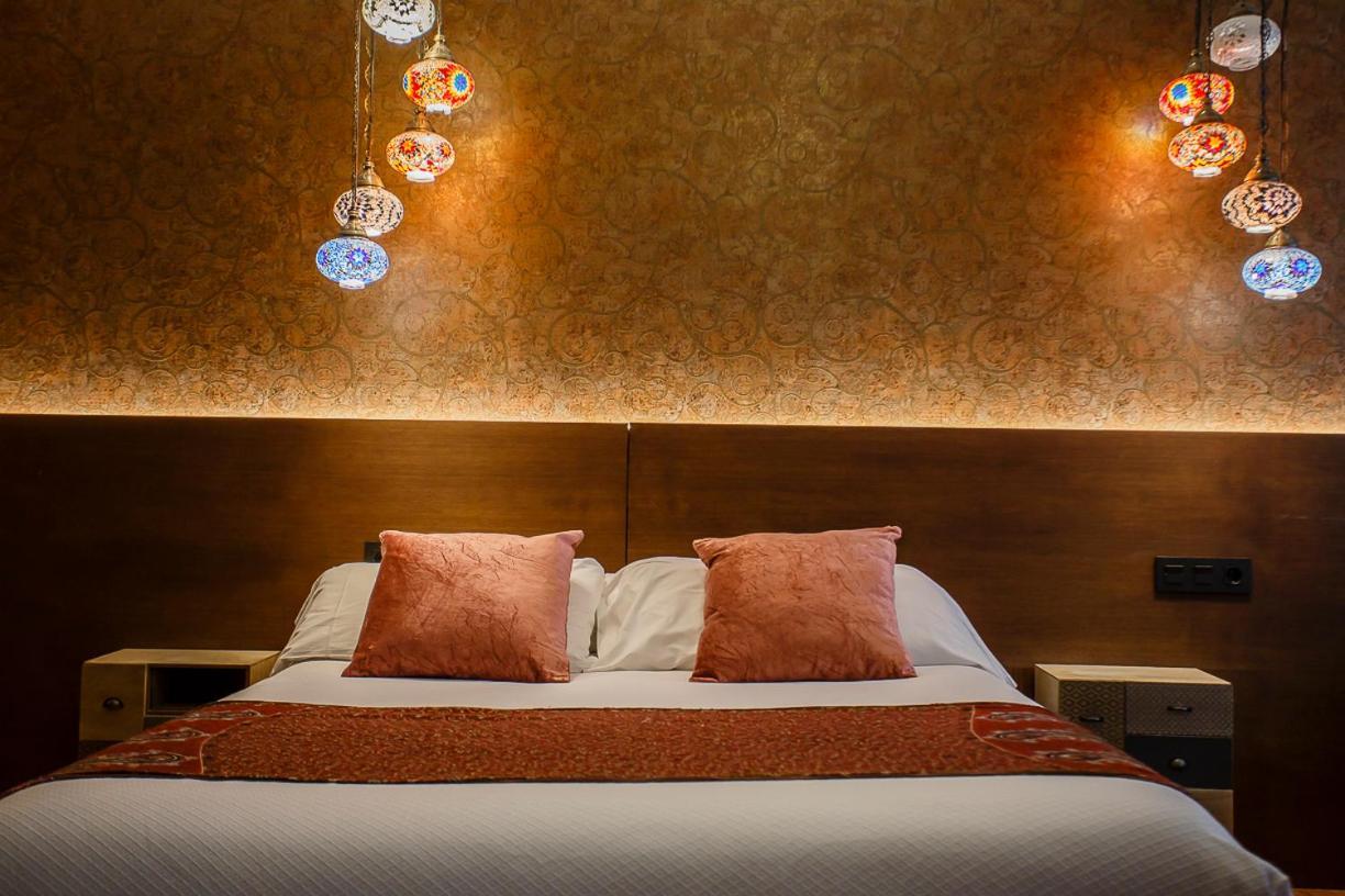 Hostal Rodas Pamplona Bagian luar foto