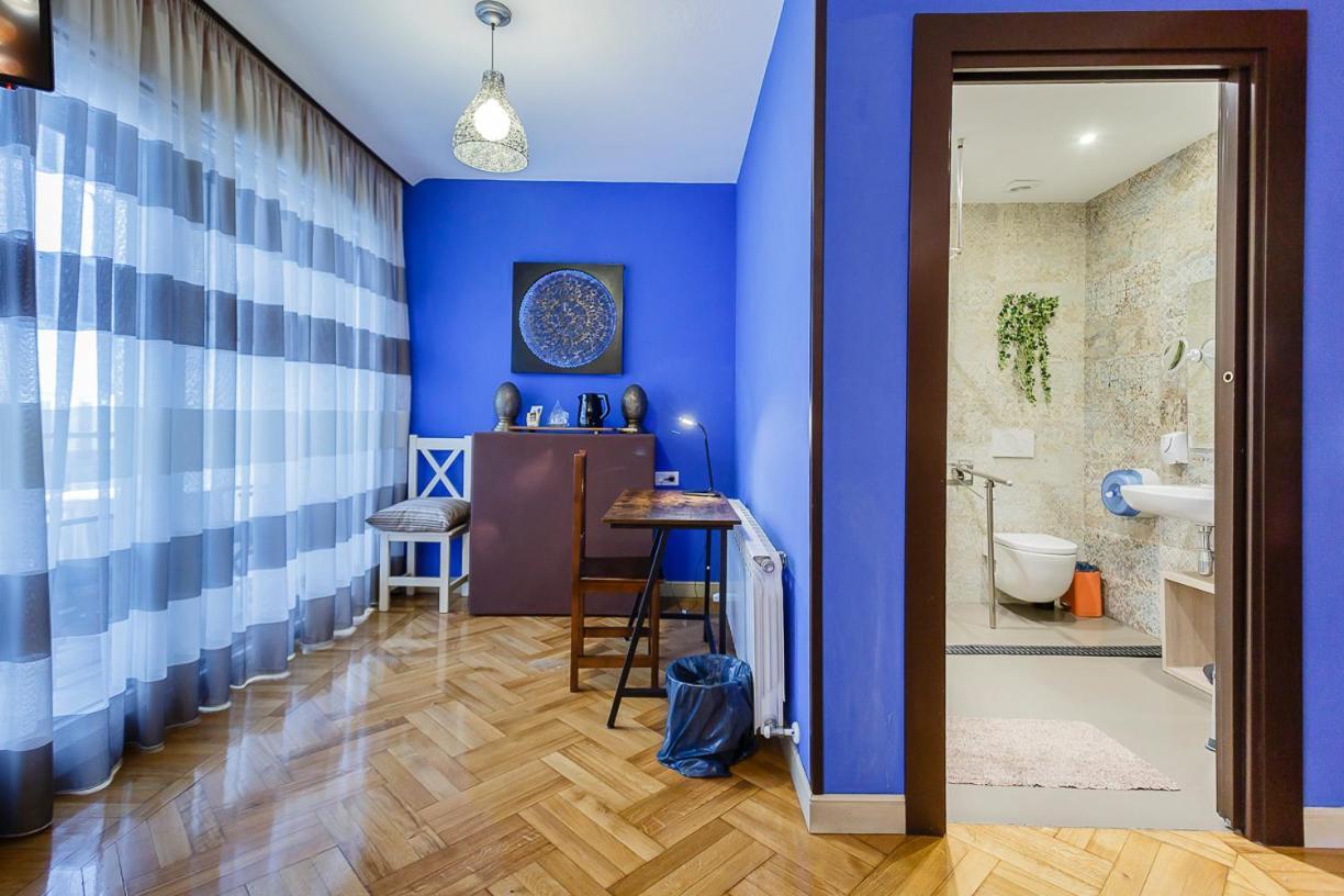 Hostal Rodas Pamplona Bagian luar foto