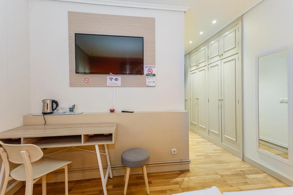 Hostal Rodas Pamplona Bagian luar foto