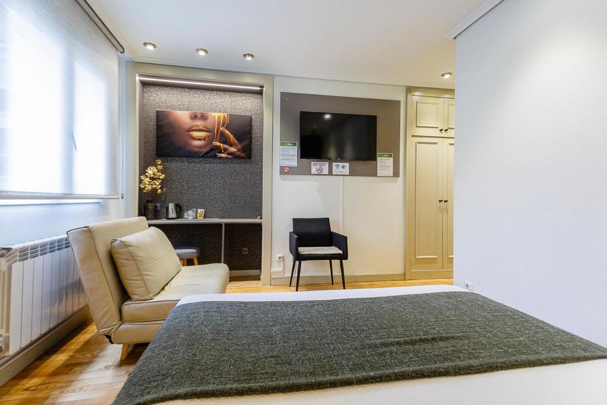 Hostal Rodas Pamplona Bagian luar foto
