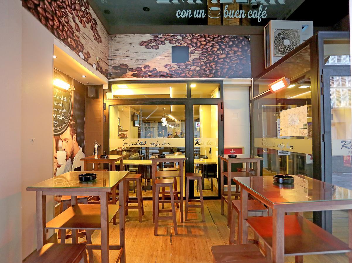 Hostal Rodas Pamplona Bagian luar foto